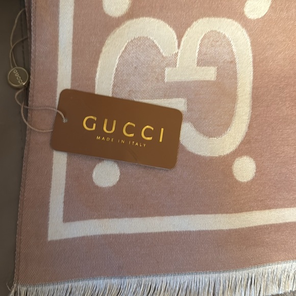 NWT Gucci throw shall. Super soft. 72 inches long extremely soft perfect conditi - Picture 5 of 9